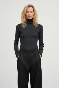 Skall | Esme t-neck - Dark Grey